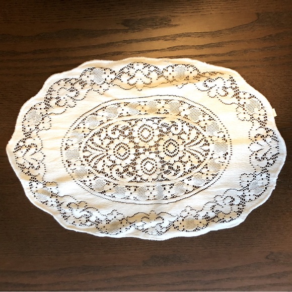 Doily Lace Oval Scalloped Edge Place Mats (4) 17.5" x 12" - Picture 7 of 9